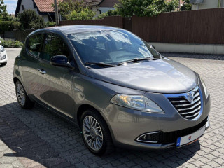 lancia-ypsilon-vybava-gold-12i