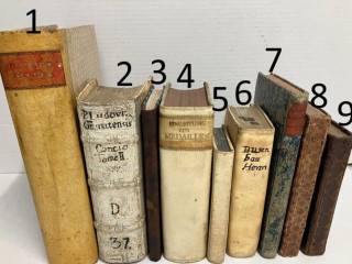 300-rocne-velmi-stare-knihy