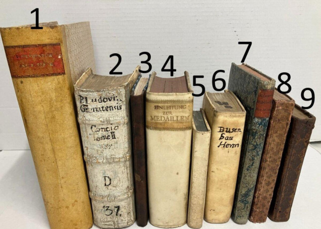 300-rocne-velmi-stare-knihy-big-0