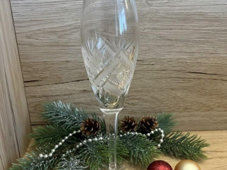 kristalovy-bruseny-pohar-na-stopke