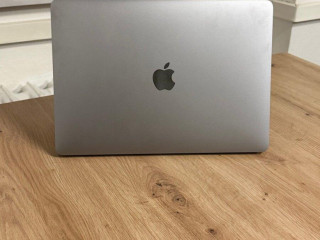 dobry-den-ponukam-na-predaj-macbook-pro-2017-125gb-hdd