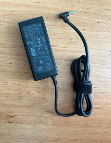 uplne-novy-ac-adapter-hp-65w-710412-001-45mm-big-0