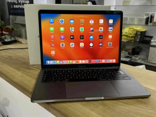 apple-macbook-pro-13-2017