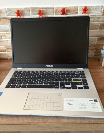 notebook-asus-r429m-big-0