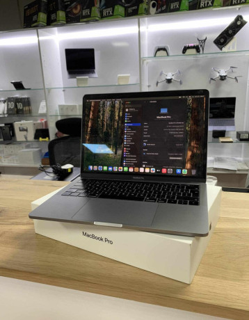 macbook-pro-2018-256gb-16gb-ram-big-0