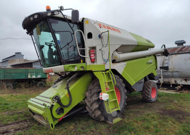 claas-tucano-450-v660-big-0