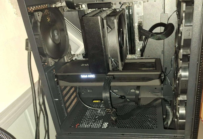 graficka-karta-gpu-intel-arc-b580-limited-edition-big-0