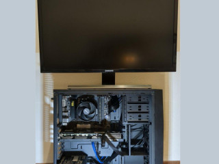 herny-pc-rtx-3080-ryzen-5-4k-28-samsung-monitor
