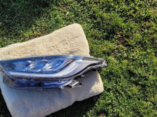 predam-predne-svetlo-na-toyota-yaris-od-2020