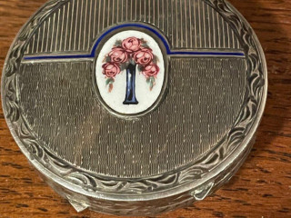 starozitna-strieborna-pudrenka