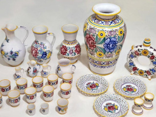 modranska-keramika-farebna