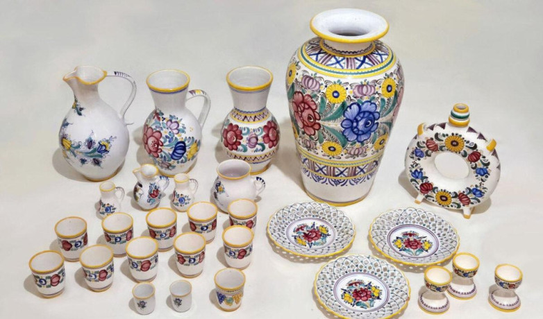 modranska-keramika-farebna-big-0