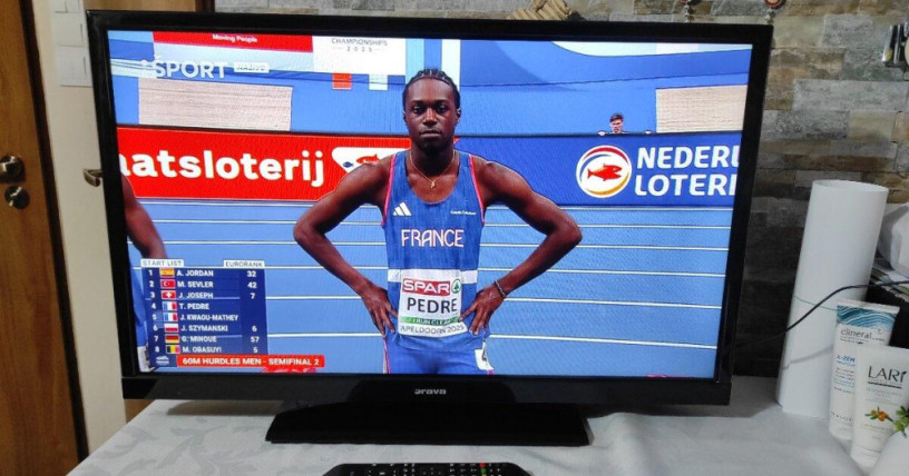 predam-led-televizor-orava-s-uhloprieckou-82cm-big-0