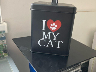 nadoba-na-jedlo-pre-macky-zatial-nepouzivana