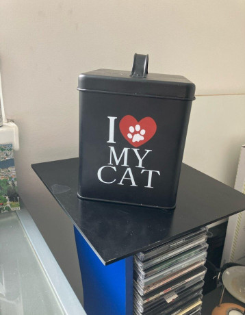 nadoba-na-jedlo-pre-macky-zatial-nepouzivana-big-0