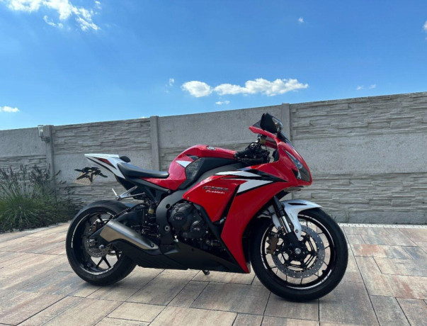 honda-cbr1000rr-2012-anniversary-edition-big-0