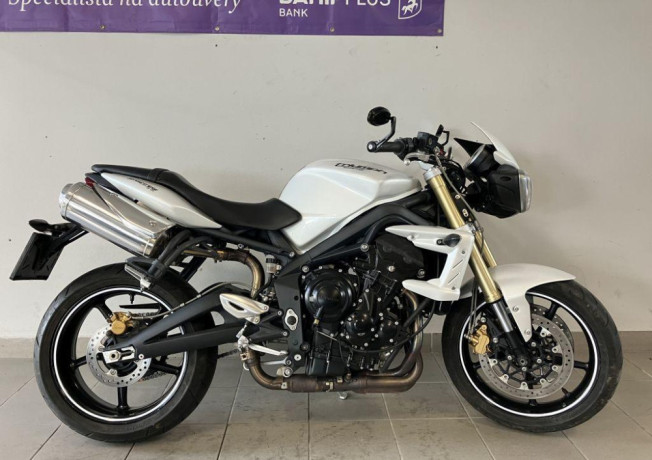 triumph-street-triple-675-big-0