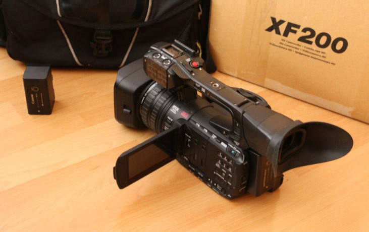 canon-xf200-big-0