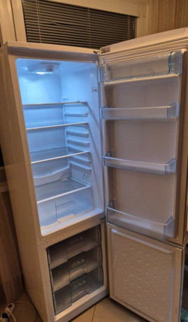 predam-kombinovanu-chladnicku-204l-s-mraziakom-87l-big-0