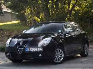 alfa-romeo-giulietta-2015