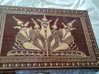 drevena-vyrezavana-sperkovnica