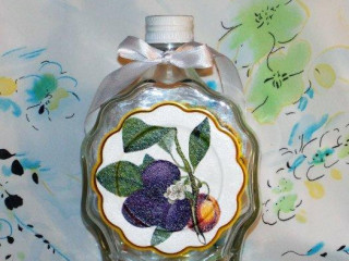 ozdobna-flasa-na-slivovicu-s-maslou