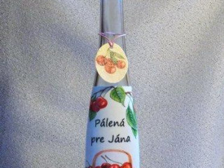 darcekova-flasa-na-ceresnovicu-palena-pre-jana