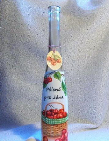 darcekova-flasa-na-ceresnovicu-palena-pre-jana-big-0