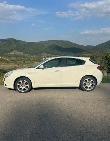 alfa-romeo-giulietta-14-t-jet-88-kw-rv-122012-big-0