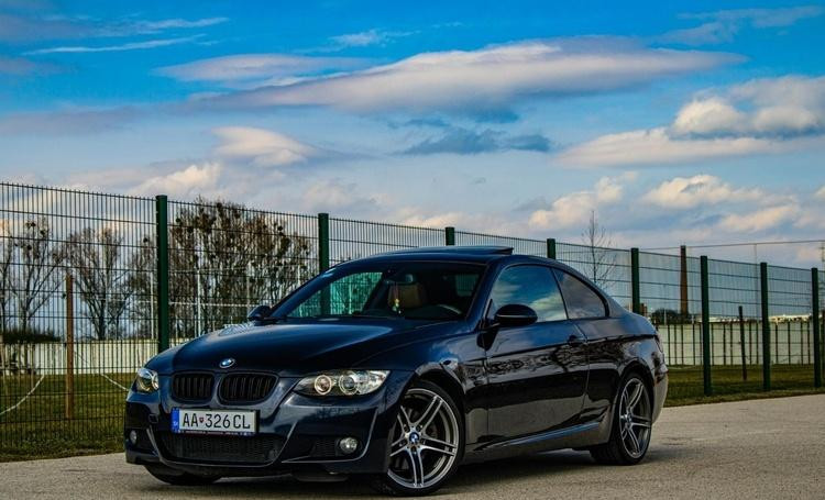 bmw-rad-3-coupe-325i-big-0