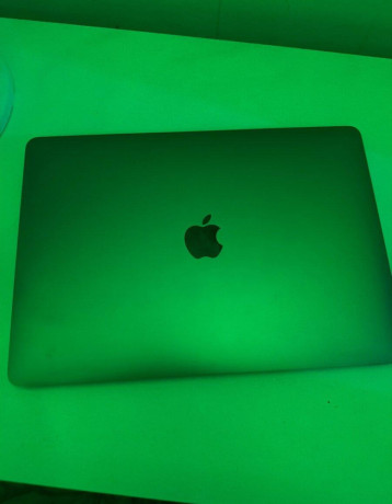 predam-macbook-pro-rok-neviem-dostal-som-ho-big-0