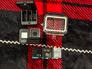gopro-hero-8-vodotesny-obal-2-nahradne-baterie-a-nabijacka