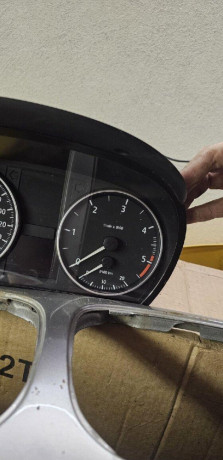 budiky-bmw-e91-320d-big-0