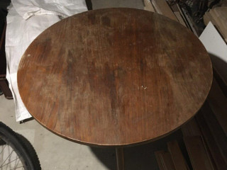 stary-stolik-a-stolicky