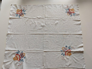 predam-stare-vysivky-na-stenu