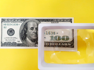 100-s-hviezdickou-unc-nahradna-seria-americky-dolar