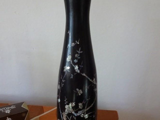 vaza-s-perletovou-vyzdobou