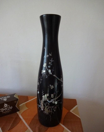 vaza-s-perletovou-vyzdobou-big-0