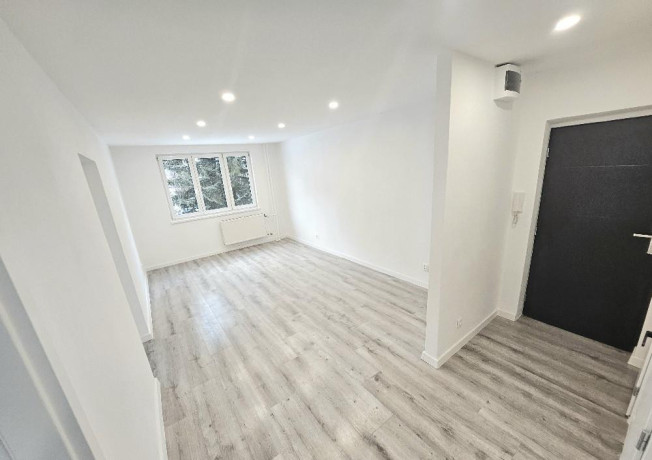 3-izbovy-byt-banovce-nad-bebravoucentrum65-m2balkonpivni-big-0