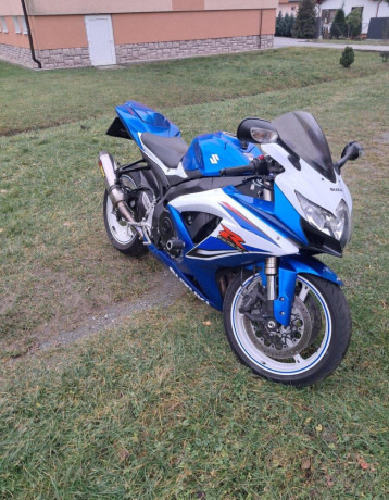 suzuki-gsxr-600-k9-big-0