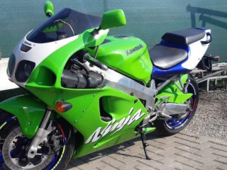 kawasaki-zx7r