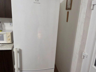 chladnicky-s-mraznickou-electrolux