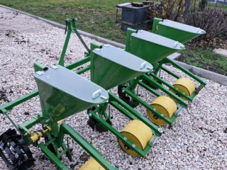 sadzac-cesnak-cibula