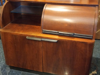 art-deco-halabala-skrinka-s-gramofonom