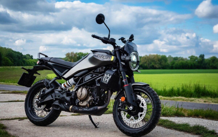husqvarna-401-svartpilen-2024-big-0