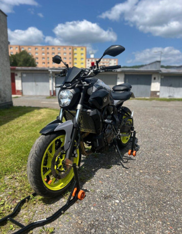 yamaha-mt07-big-0
