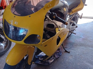 suzuki-gsxr-750