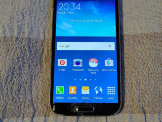 samsung-galaxy-s4-cierny-plne-funkcny-ma-prasknuty-displej-a