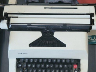 pisaci-stroj-conzul