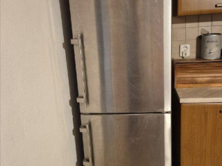 predam-chladnicku-s-mraznickou-liebherr